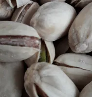 Pistaches grillés à sec et salées