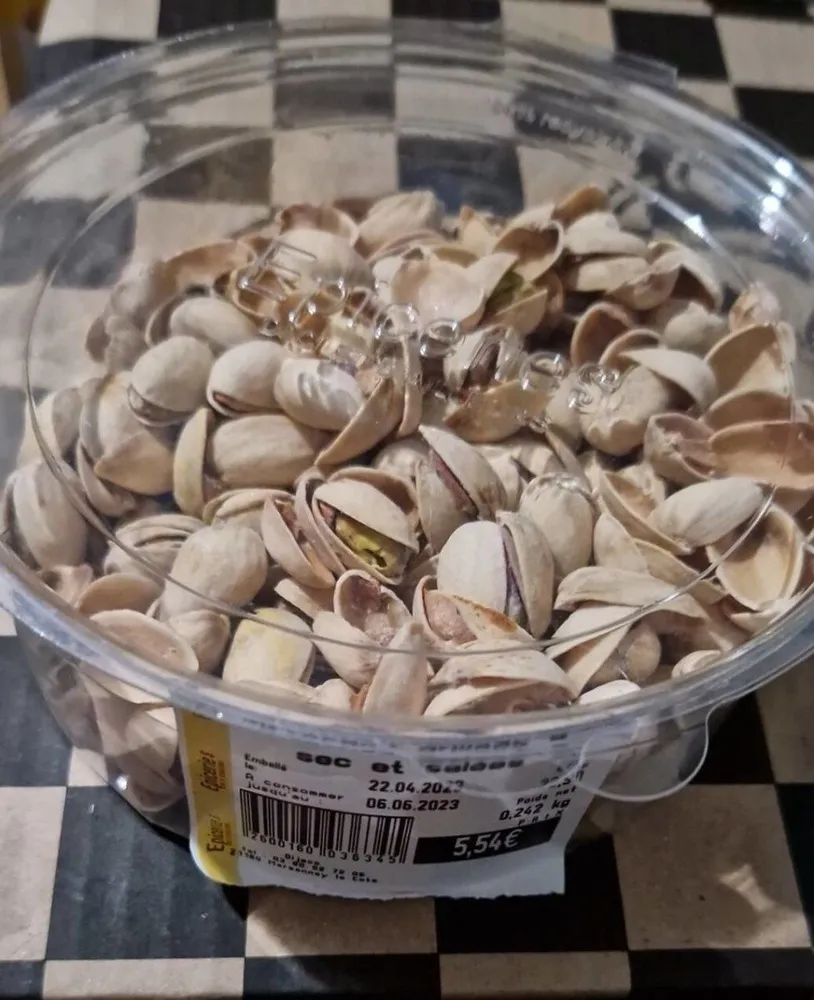 Pistaches grillés à sec et salées