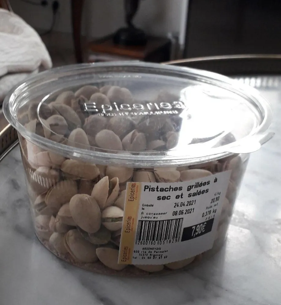 Pistaches grillées à sec et salées