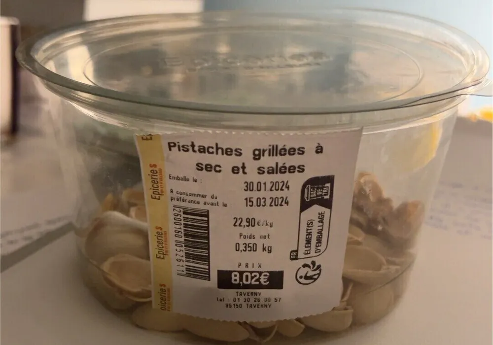 Pistaches grillées à sec et salées
