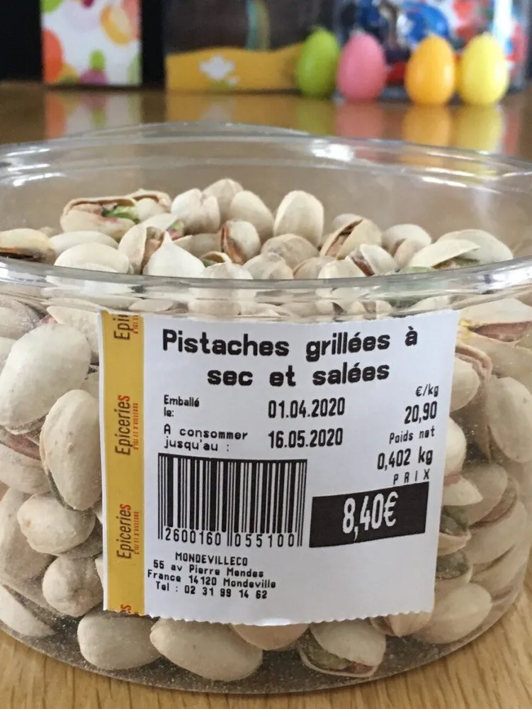 Pistaches grillés à sec et salées