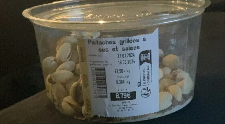 Pistaches grillés à sec et salées