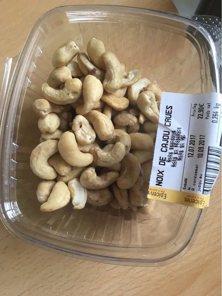 Noix de cajoux crues