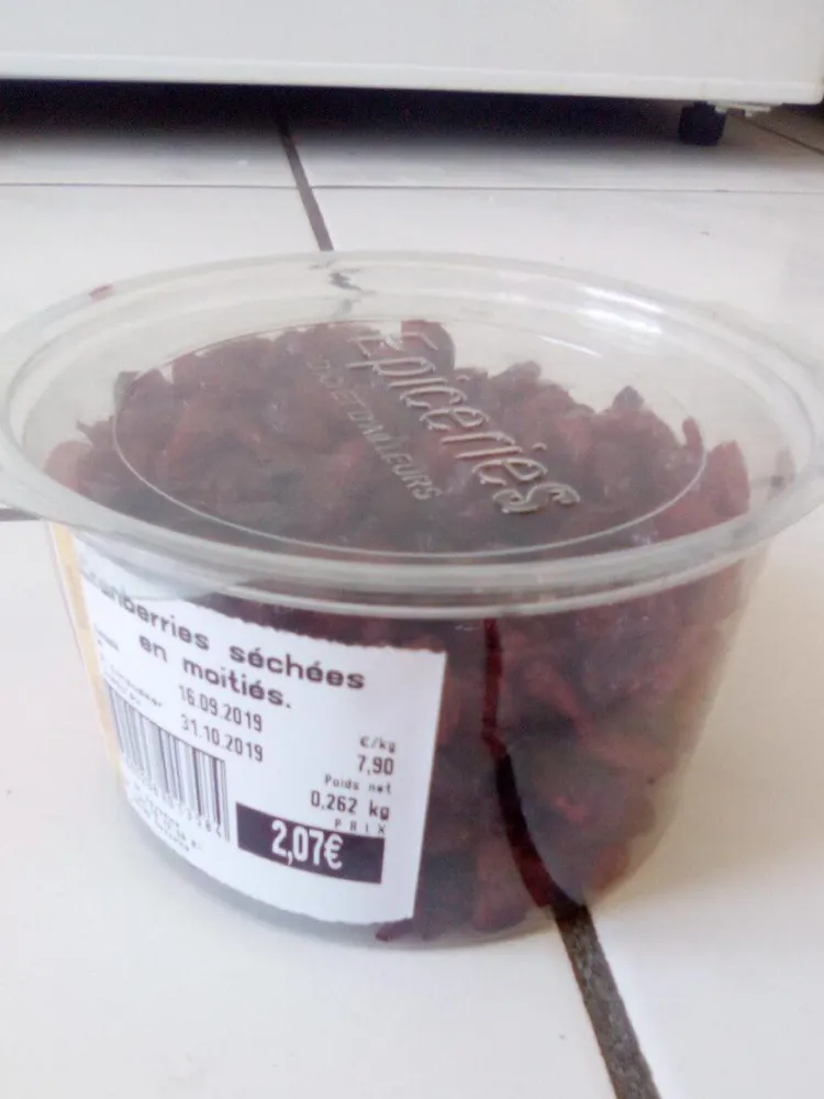 Cranberries séchées en moitié
