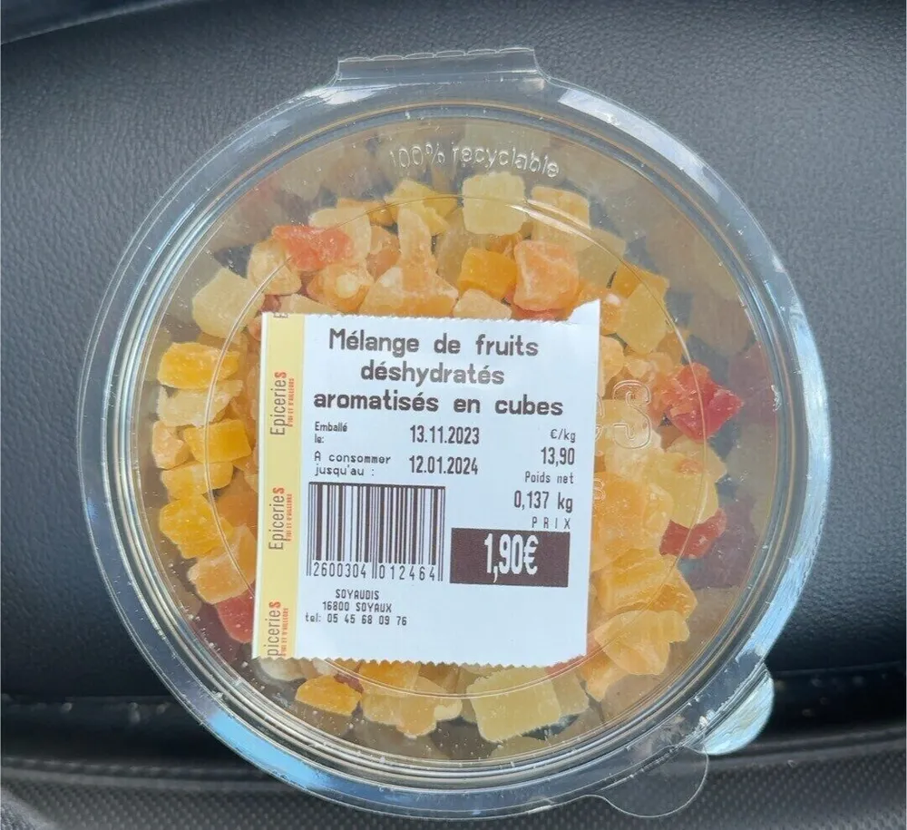 Melange de fruits déshydratés aromatisés en cubes