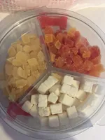 Melange de fruits deshydrates aromatises en cubes