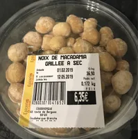 Noix de macadamia grille a sec