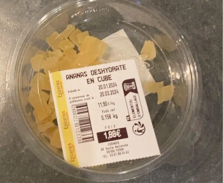 Ananas deshydraté en cube
