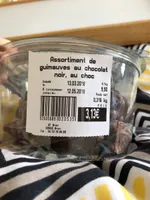 Assortiement de guimauve au chocolat noir