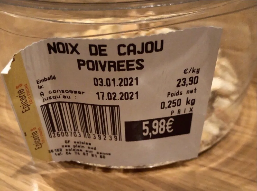 Noix de cajou poivrees