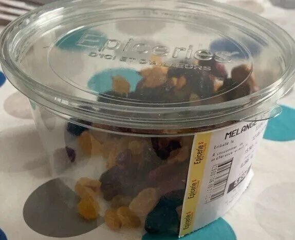 Melange canadien de fruit sec et séché