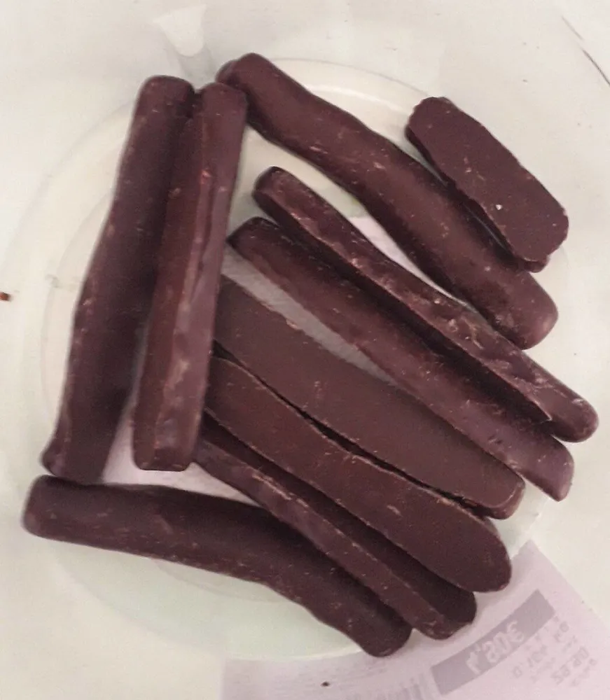 Écorces d'orange enrobées au chocolat noir