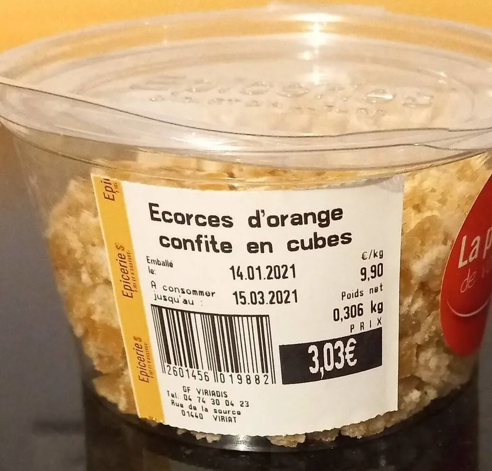 Écorces d'oranges confites en cubes