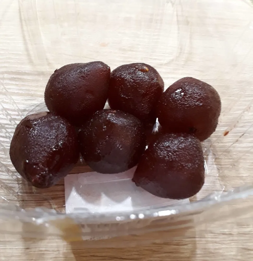 Poire entière rouge confite