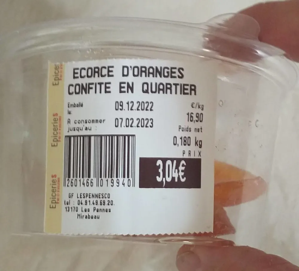 Écorces oranges confites en quartier