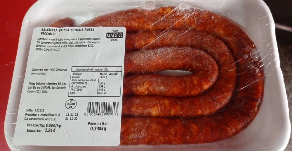 Salsiccia fresca spirale rossa piccante