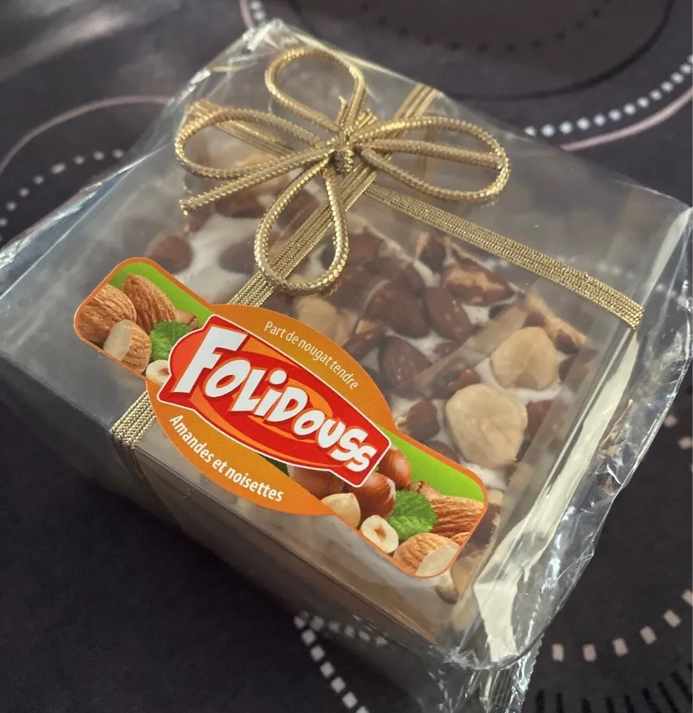 Part de nougat tendre amandes et noisettes