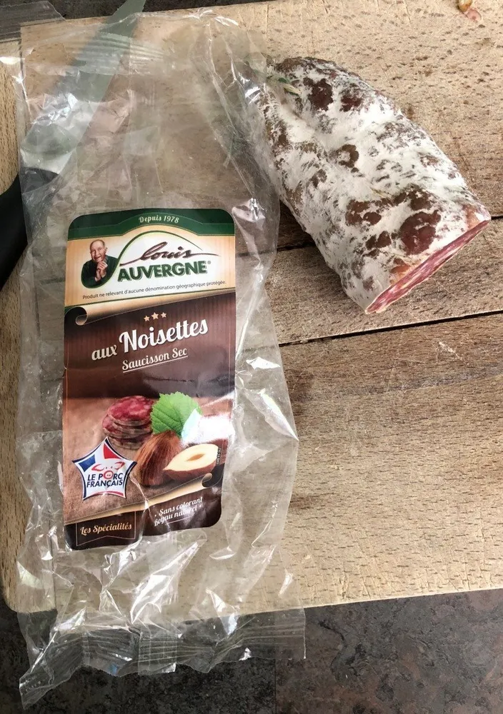 Saucisson aux noisettes
