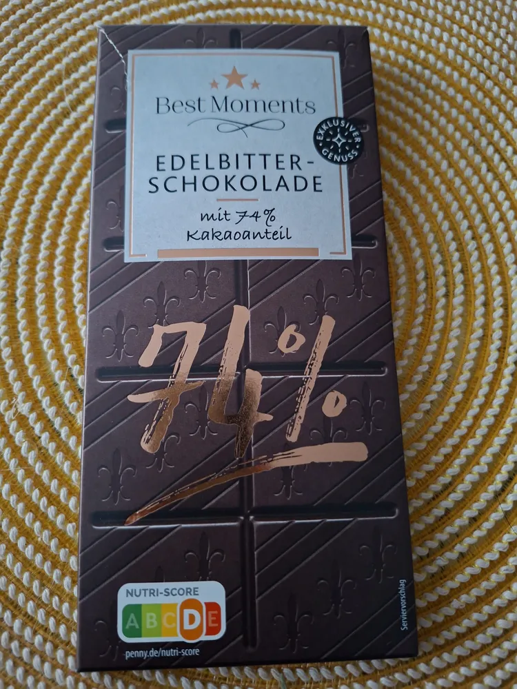 EDELBITTER-SCHOKOLADE mit 74% Kakaoanteil