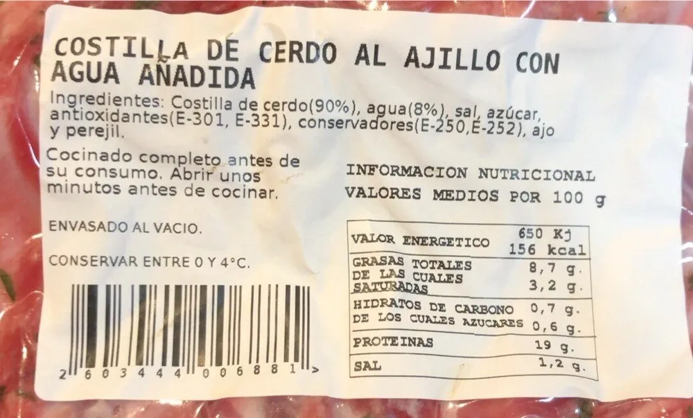 Costilla de cerdo al ajillo con agua añadida