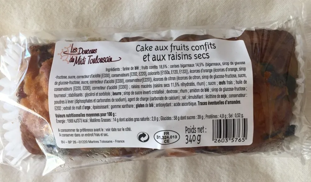 Cake aux Fruits Confits et aux Raisins Secs
