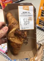 Croissant con mantequilla