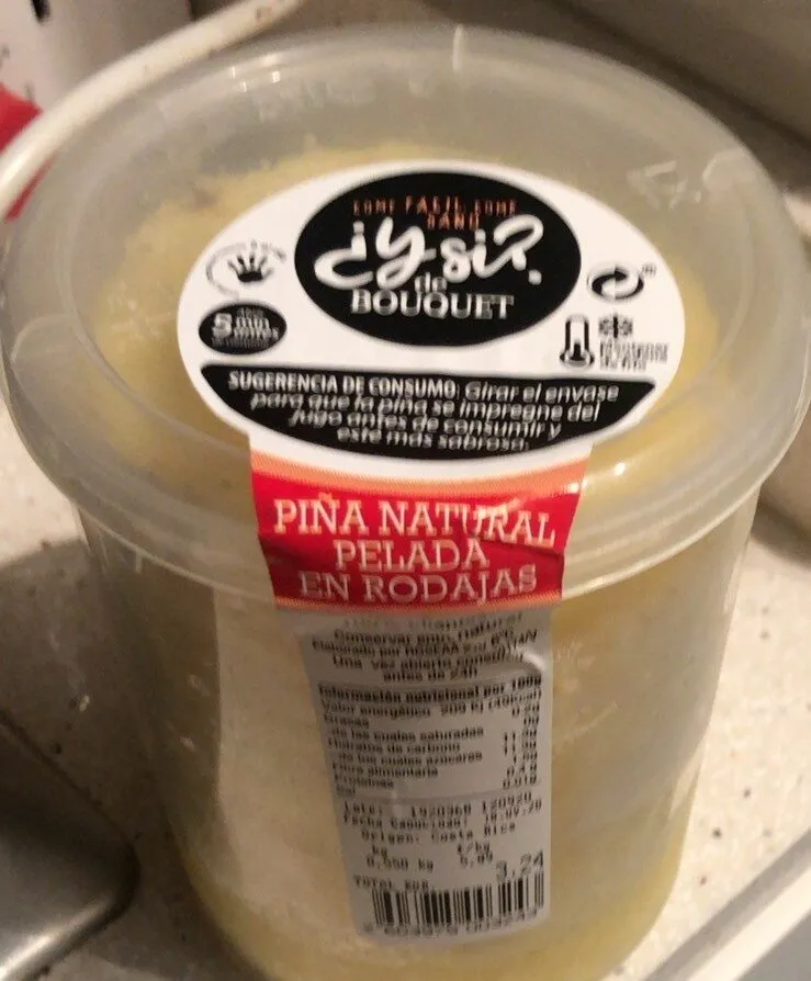 Piña natural pelada en rodajas