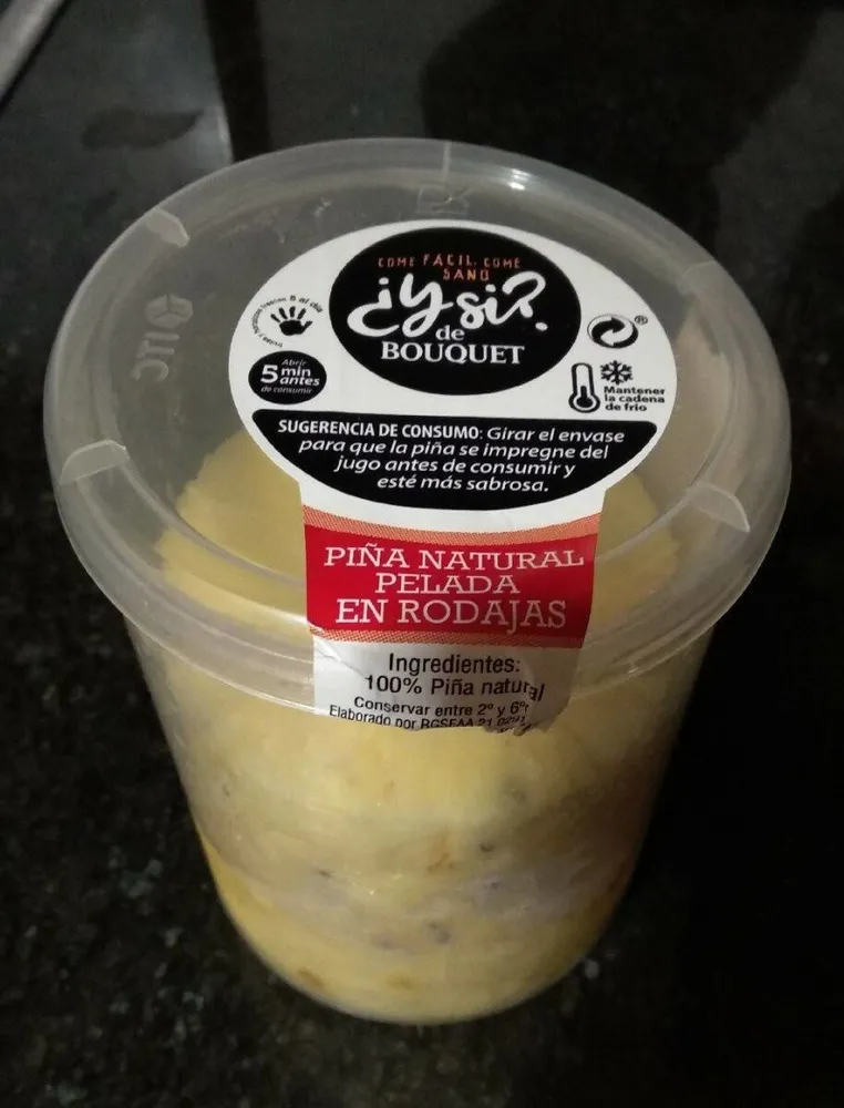 Piña natural pelada en rodajas