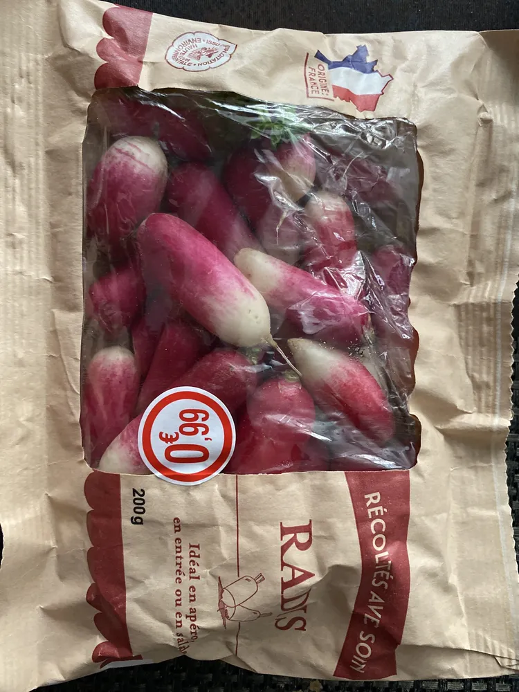 Radis rouge équeutés