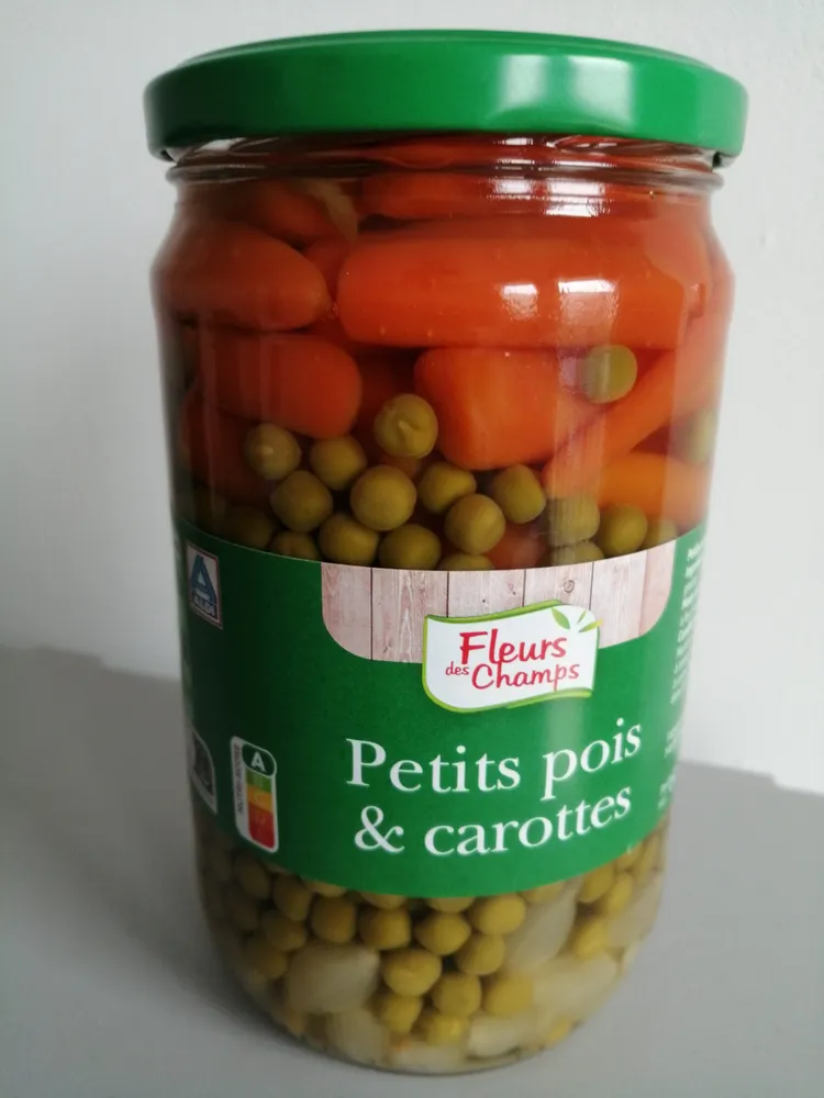 Petits pois extra-fin et carottes à l'étuvée avec oignons