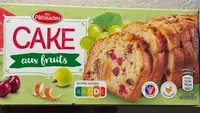 Cake aux fruits tranché
