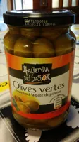Olives vertes fourrées à la pâte de poivron