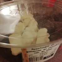 Assortiment de guimauves au chocolat noir, blanc et lait