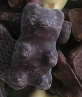 Assortiment de guimauves au chocolat noir, au lait, blanc