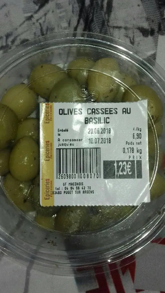 Olives cassees au basilic