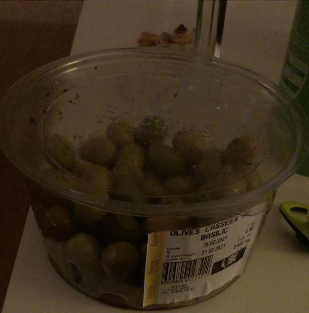 Olives casées au basilic