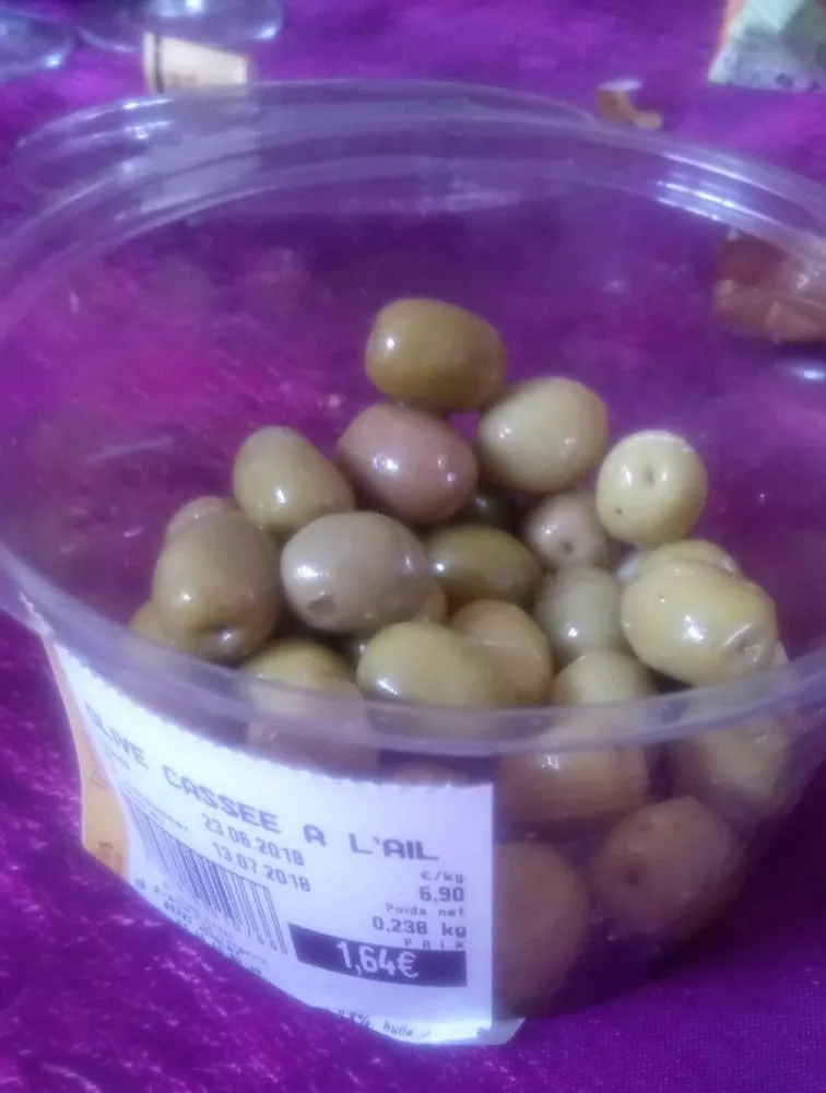OLIVE CASSEE A L'AIL