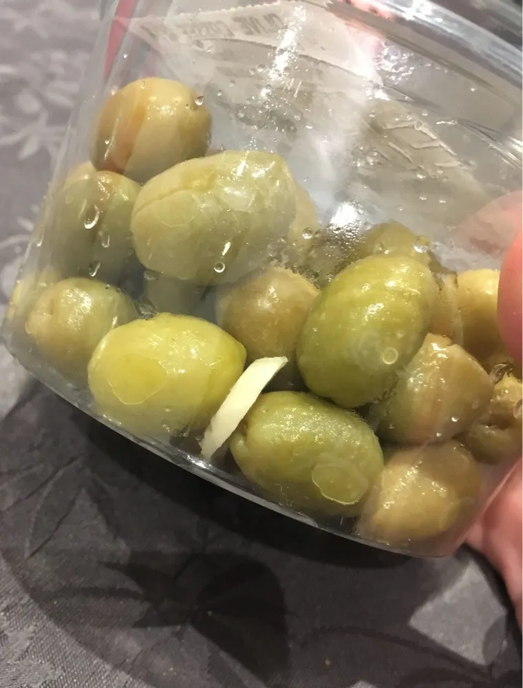 Olive cassée à l’ail