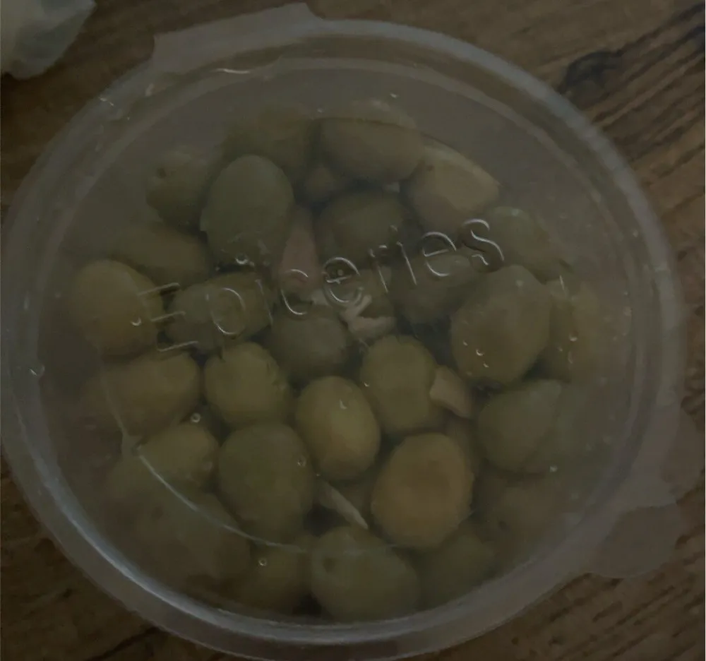 Olive cassée à l’ail
