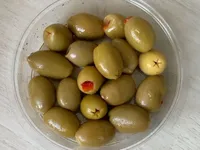 Olives vertes farcies aux poivrons
