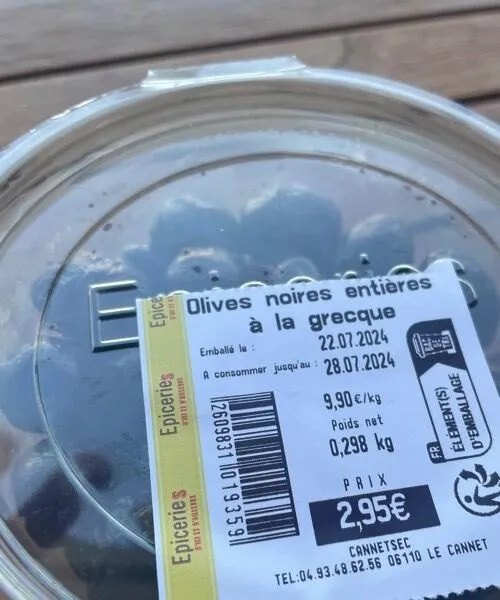 Olives noires entières à la grecque
