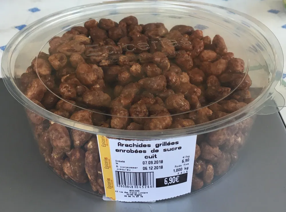 Arachides grillés enrobées de sucre cuit