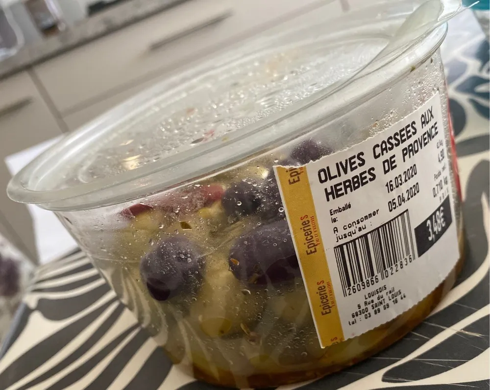 Olives cassées aux herbes de provence