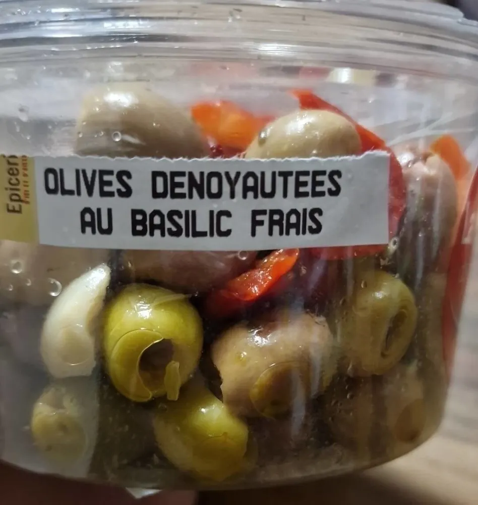 Olives dénoyautées au basilic frais