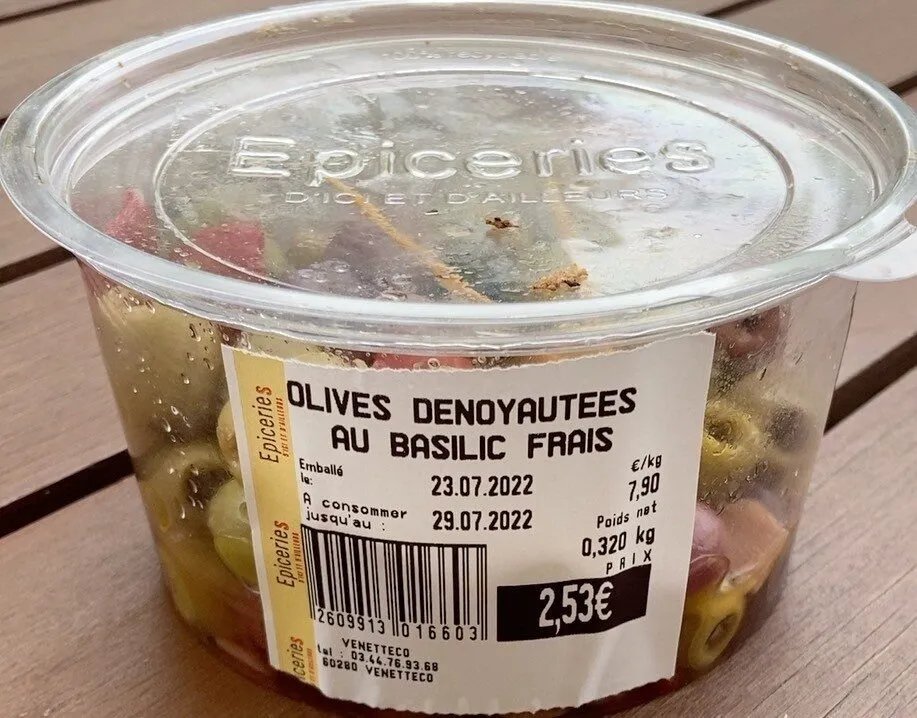 Olives dénoyautées au basilic frais