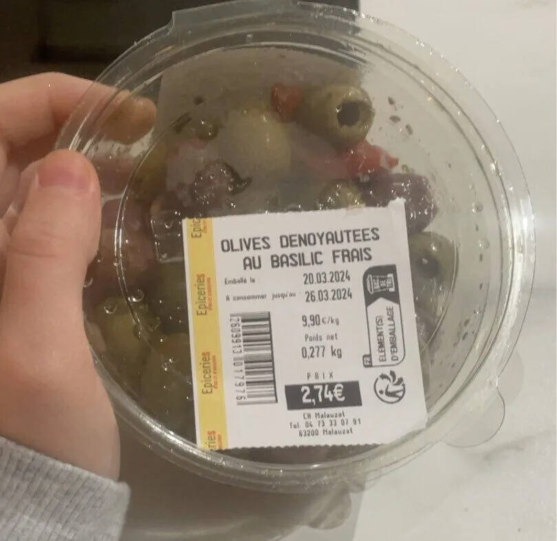 Olives denoyautées au basilic frais