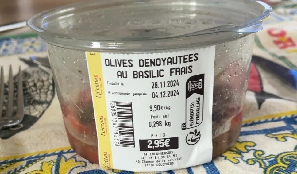Olives dénoyautées au basilic frais