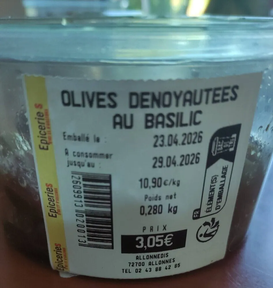 Olives dénoyautées au basilic