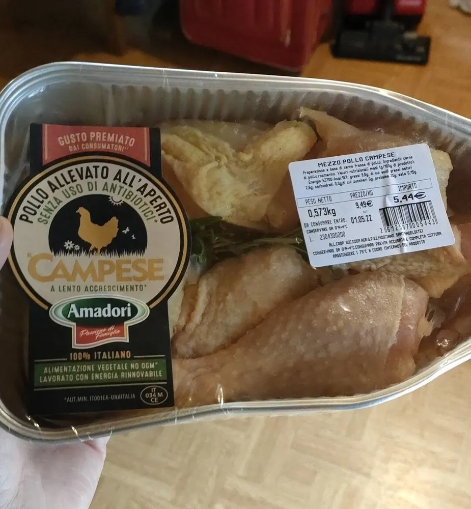 Pollo allevato all'aperto senza uso di antibiotici