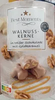 Walnusskern in weisser Schokolade